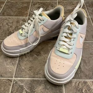 Nike Air Force 1 Pixel